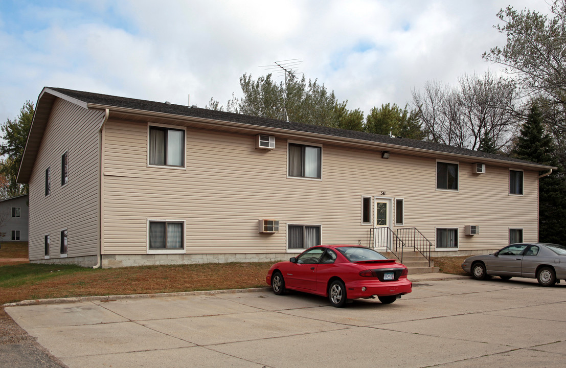 521 6th St N in Winsted, MN - Building Photo