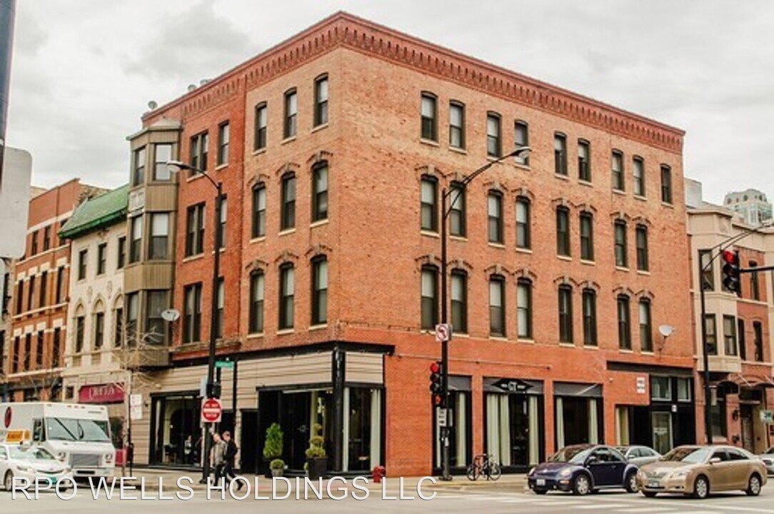 166 W Grand Ave. in Chicago, IL - Building Photo