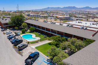 Paso Oeste Apartments in El Paso, TX - Building Photo - Building Photo