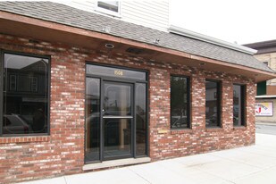 1498-1508 Pleasant St in Fall River, MA - Building Photo