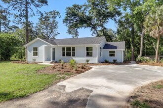 1602 Carruthers St in Tallahassee, FL - Foto de edificio - Building Photo