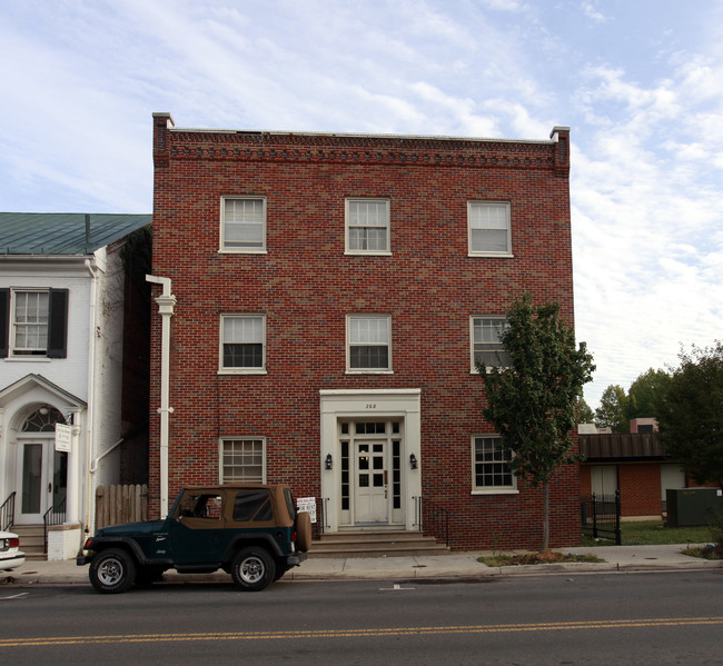 208 W Boscawen St in Winchester, VA - Foto de edificio - Building Photo