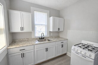 4206 W Market St in Louisville, KY - Building Photo - Building Photo