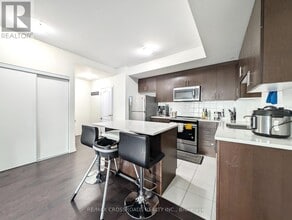 19 Applewood Ln in Toronto, ON - Building Photo - Building Photo