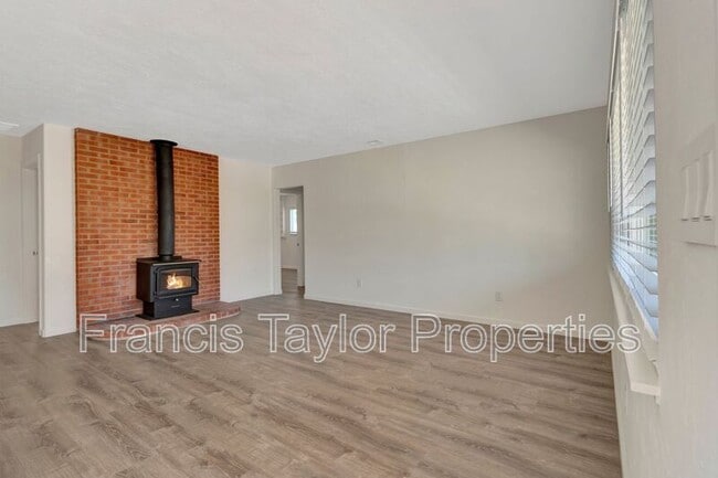 525 Smilax Rd in Vista, CA - Building Photo - Building Photo