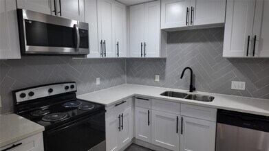 917 Temple Dr in Hitchcock, TX - Building Photo - Building Photo