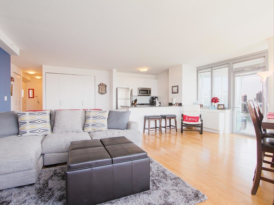 4545 Center Blvd-Unit -3201 in Queens, NY - Building Photo