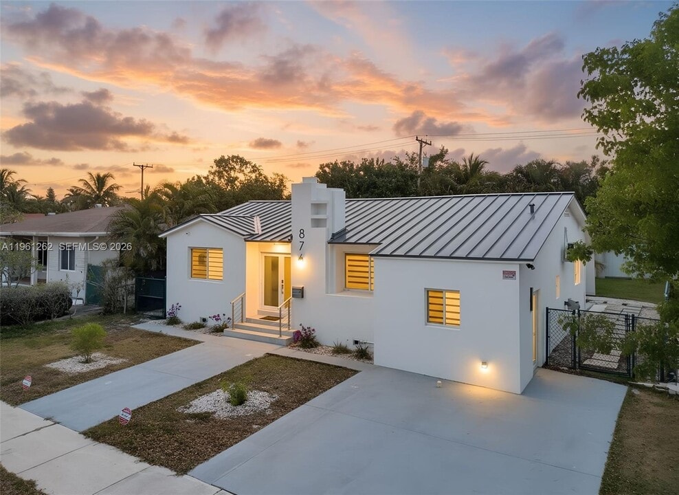 876 NE 81st St in Miami, FL - Building Photo