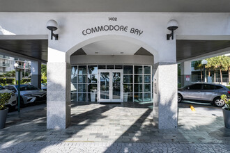 Commodore Bay in Miami, FL - Building Photo - Building Photo