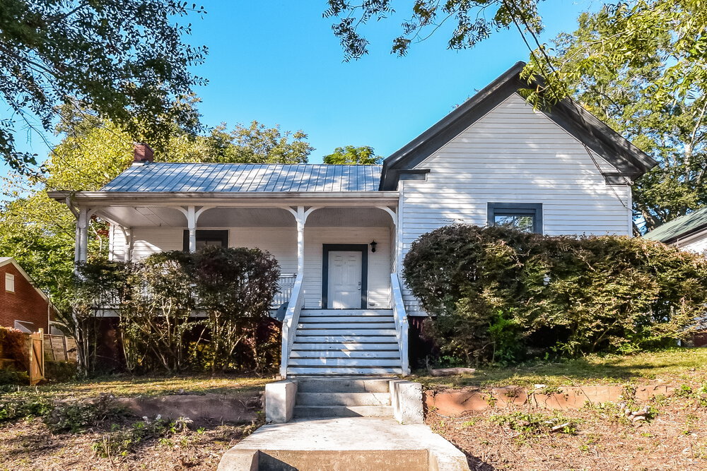 114 E Broad St in Newnan, GA - Building Photo