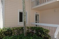 514 NE Plantation Rd in Stuart, FL - Foto de edificio - Building Photo