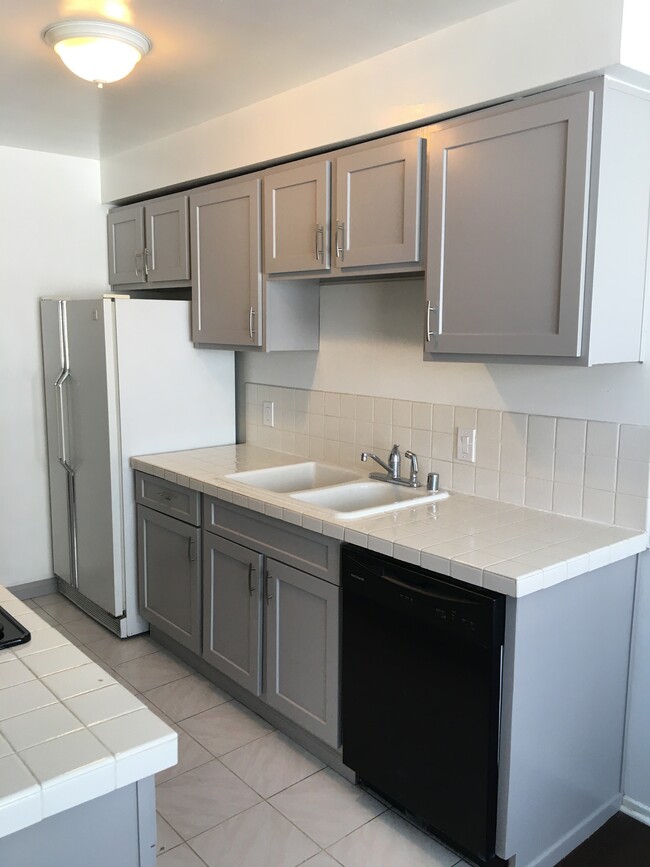 1418 Stanford St, Unit 4 in Santa Monica, CA - Foto de edificio - Building Photo