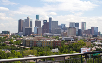 230 West Alabama Apartments in Houston, TX - Building Photo - Building Photo