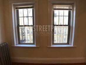 1315 Commonwealth Ave, Unit 406 in Boston, MA - Foto de edificio - Building Photo