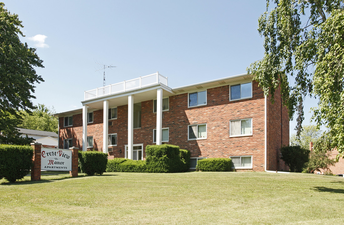 Crest View Manor Apartments in Leslie, MI - Building Photo