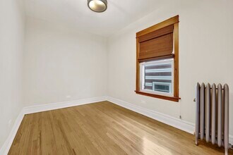 3087 N Haussen Ct, Unit 2 in Chicago, IL - Building Photo - Building Photo