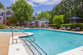 Hawthorne at the Parkway in Cary, NC - Foto de edificio - Building Photo