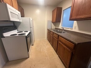 Westwood Apartments in Cincinnati, OH - Building Photo - Building Photo