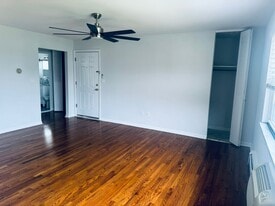 100 Bergen Blvd, Unit 22 in Fairview, NJ - Building Photo