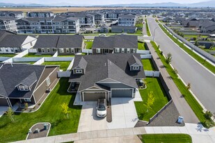 Majestic Villas in Rathdrum, ID - Building Photo