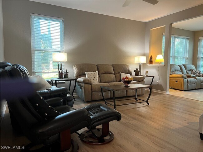 property at 1340 Charleston Square Dr