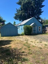 305 Madison Ave in Cottage Grove, OR - Building Photo - Building Photo