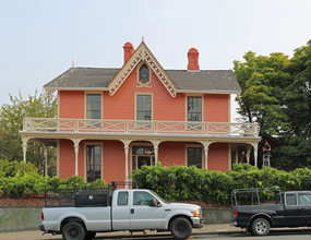 Wentworth Villa in Victoria, BC - Building Photo - Building Photo