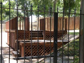 822 Tangle Oaks Dr in Bellville, TX - Building Photo - Building Photo