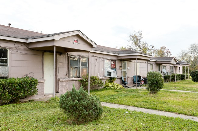 3121 Brewster St in Houston, TX - Foto de edificio - Building Photo