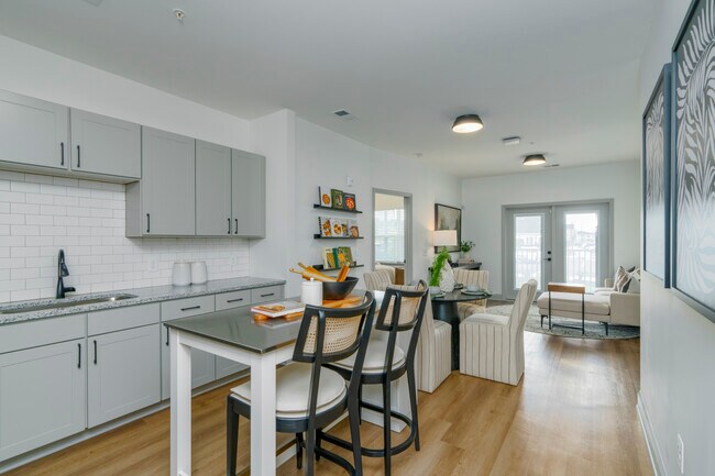 Nexus 485 in Charlotte, NC - Building Photo - Interior Photo