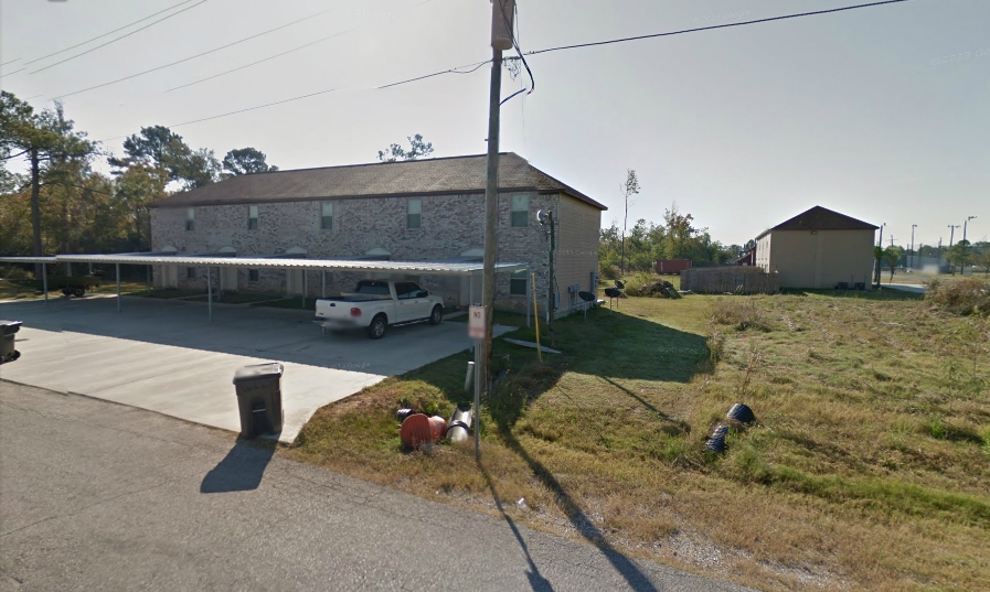 300-322 Parkside Dr in Bridge City, TX - Building Photo