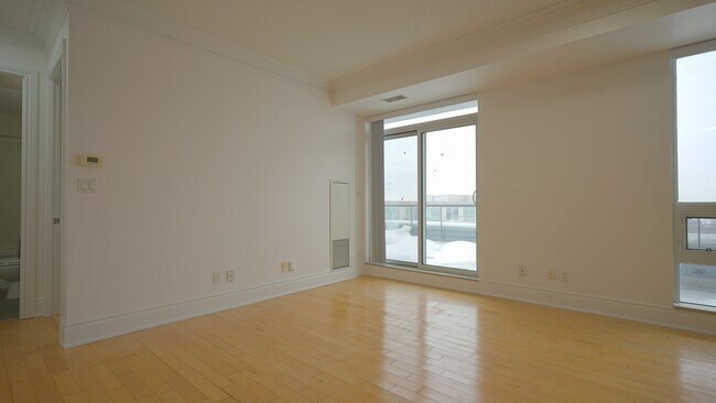 H-60-LP60 S Town Centre Blvd in Markham, ON - Building Photo - Building Photo