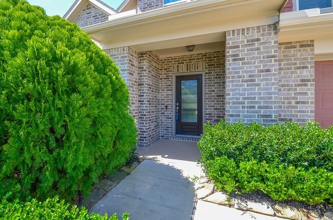 property at 18 Fountain Bend Ln