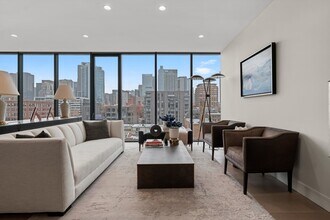 366 W Superior St in Chicago, IL - Building Photo - Building Photo