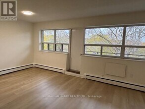 159 Stephen Dr in Toronto, ON - Building Photo - Building Photo