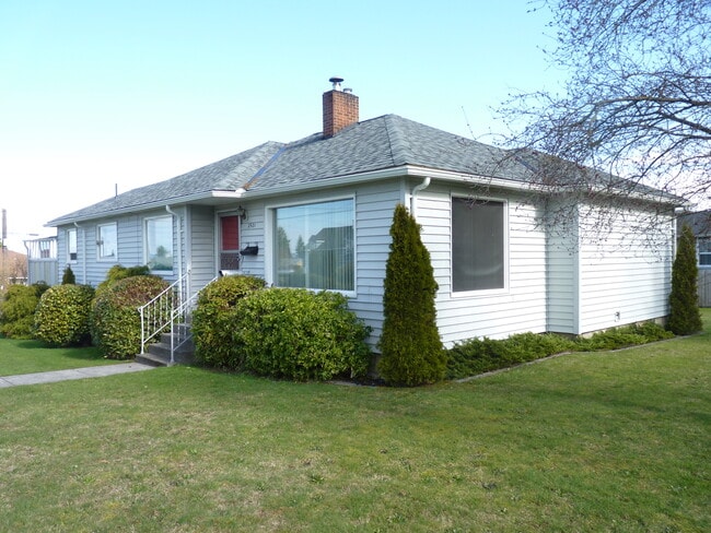 property at 2521 S Laurel St