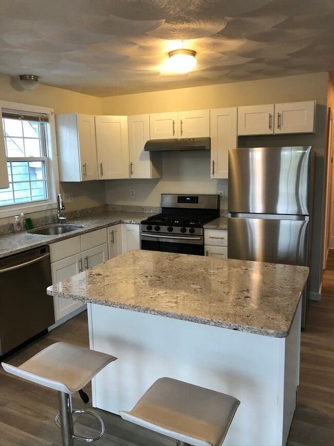 907 Smith St, Unit Apt. A - 1st Floor in Providence, RI - Building Photo - Building Photo