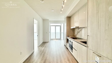 195 Commerce St in Vaughan, ON - Building Photo - Building Photo