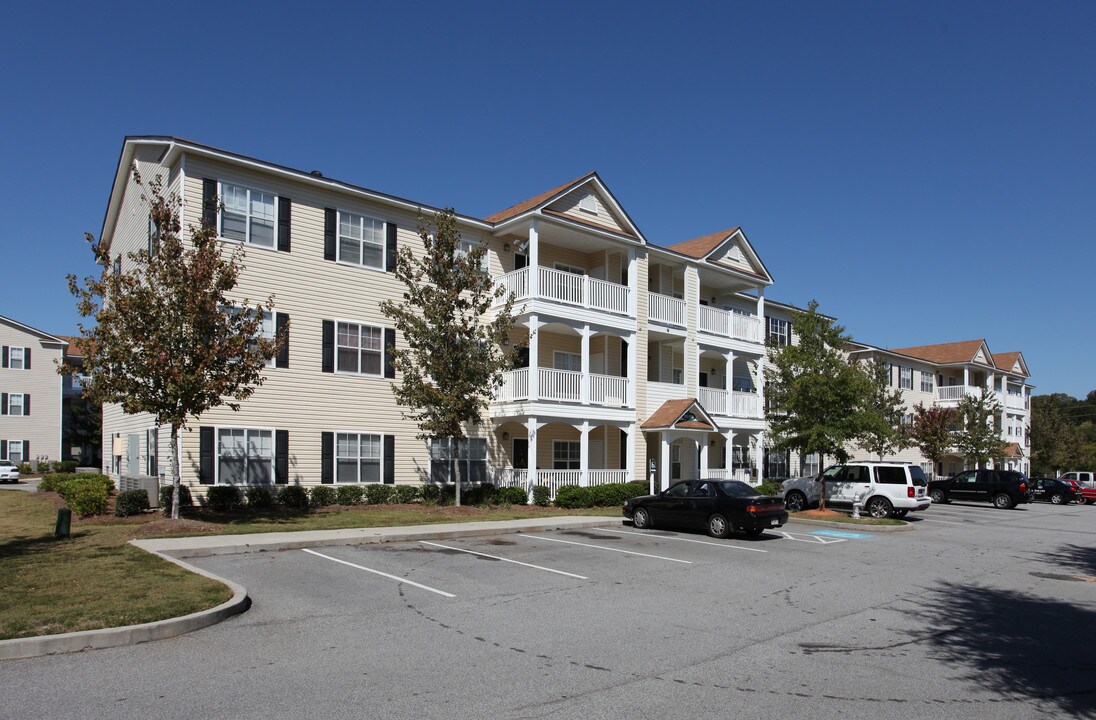 Portico at Lanier in Gainesville, GA - Foto de edificio