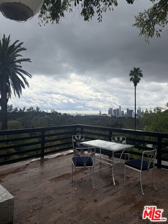 2035 Park Dr in Los Angeles, CA - Building Photo