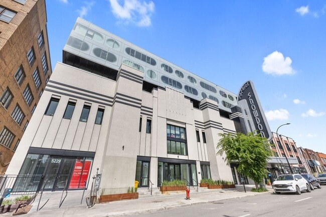 property at 5227 Décarie