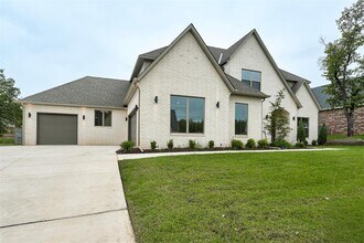 4616 Maple Rdg Dr in Edmond, OK - Building Photo - Building Photo