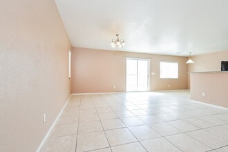 1011 Emerald Stone Ave in North Las Vegas, NV - Building Photo - Building Photo
