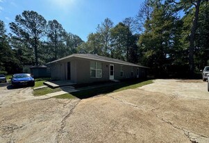 251 Lawrence Rd in Jackson, MS - Building Photo