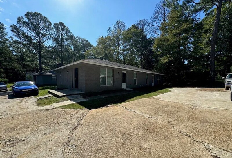 251 Lawrence Rd in Jackson, MS - Building Photo
