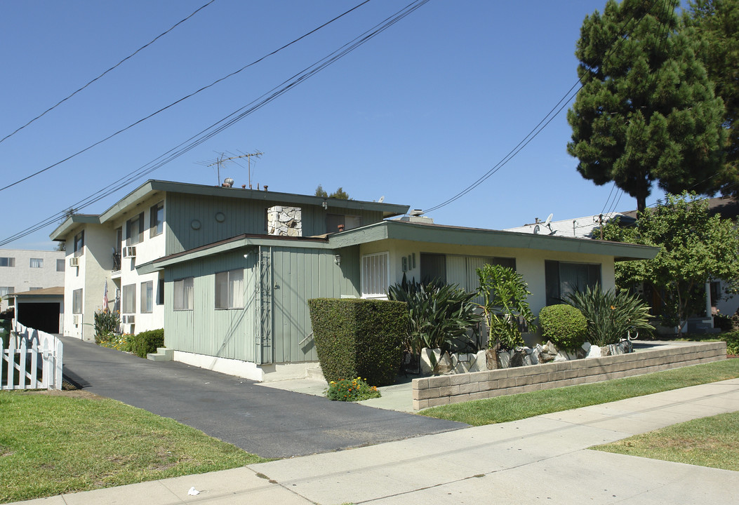 811 N 1st St in Alhambra, CA - Foto de edificio