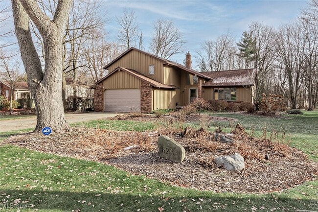 6235 Sunnywood Dr in Solon, OH - Building Photo - Building Photo