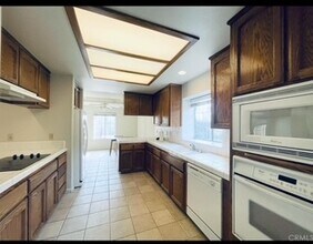 5185 Congressional St in Chowchilla, CA - Building Photo - Building Photo