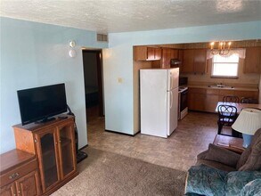 302 Calhoun Dr in Rockdale, TX - Foto de edificio - Building Photo