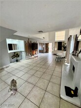 6924 W Welsh Cir in Las Vegas, NV - Building Photo - Building Photo